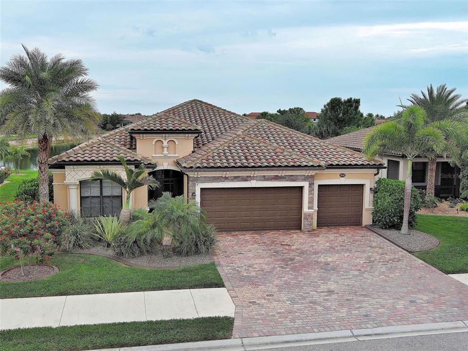 For Sale: $589,900 (4 beds, 2 baths, 2243 Square Feet)