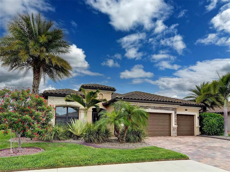 For Sale: $589,900 (4 beds, 2 baths, 2243 Square Feet)
