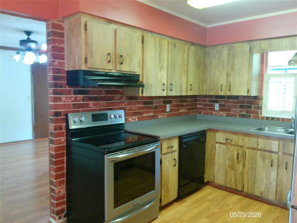 For Rent: $1,700 (3 beds, 2 baths, 1353 Square Feet)