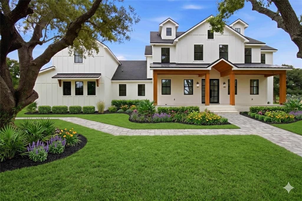 For Sale: $3,635,000 (6 beds, 4 baths, 4555 Square Feet)