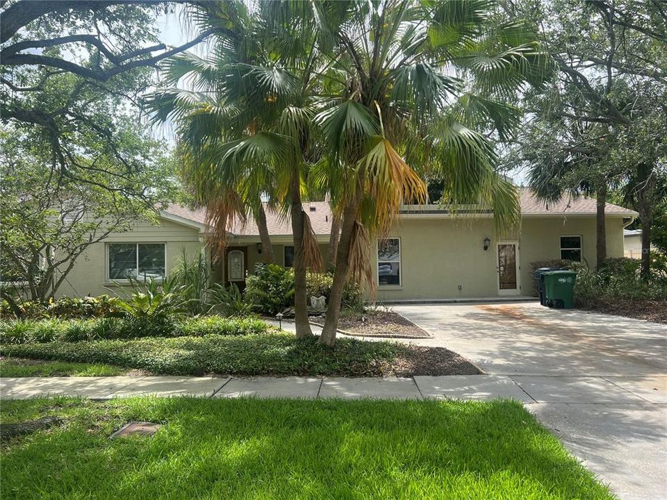 Vendido Recientemente: $1,000,000 (4 camas, 3 baños, 3151 Pies cuadrados)