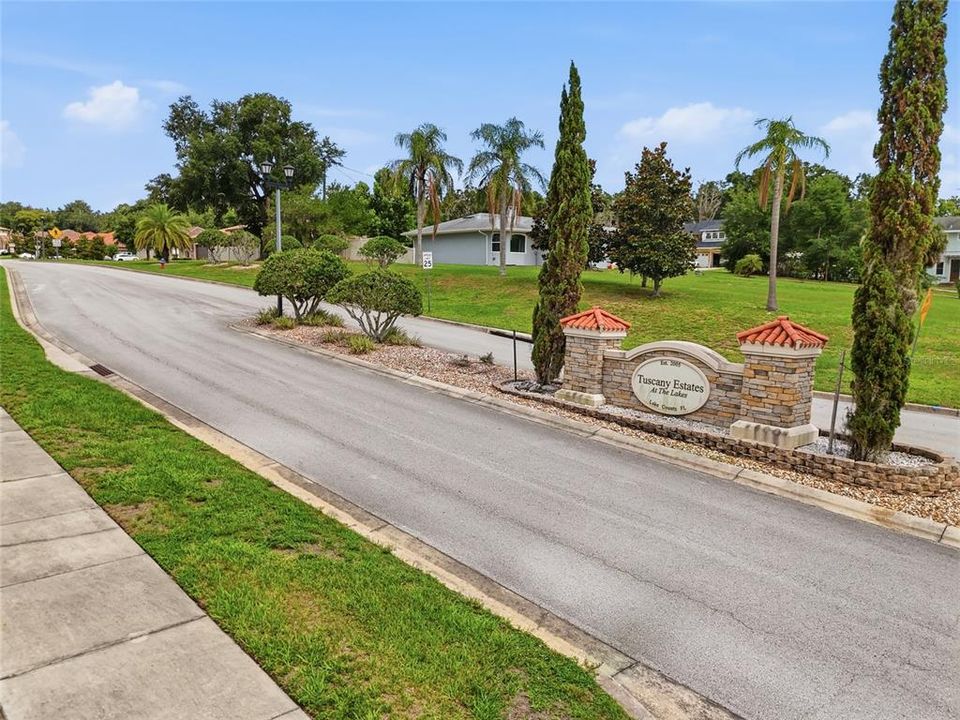 En Venta: $823,900 (4 camas, 3 baños, 2568 Pies cuadrados)