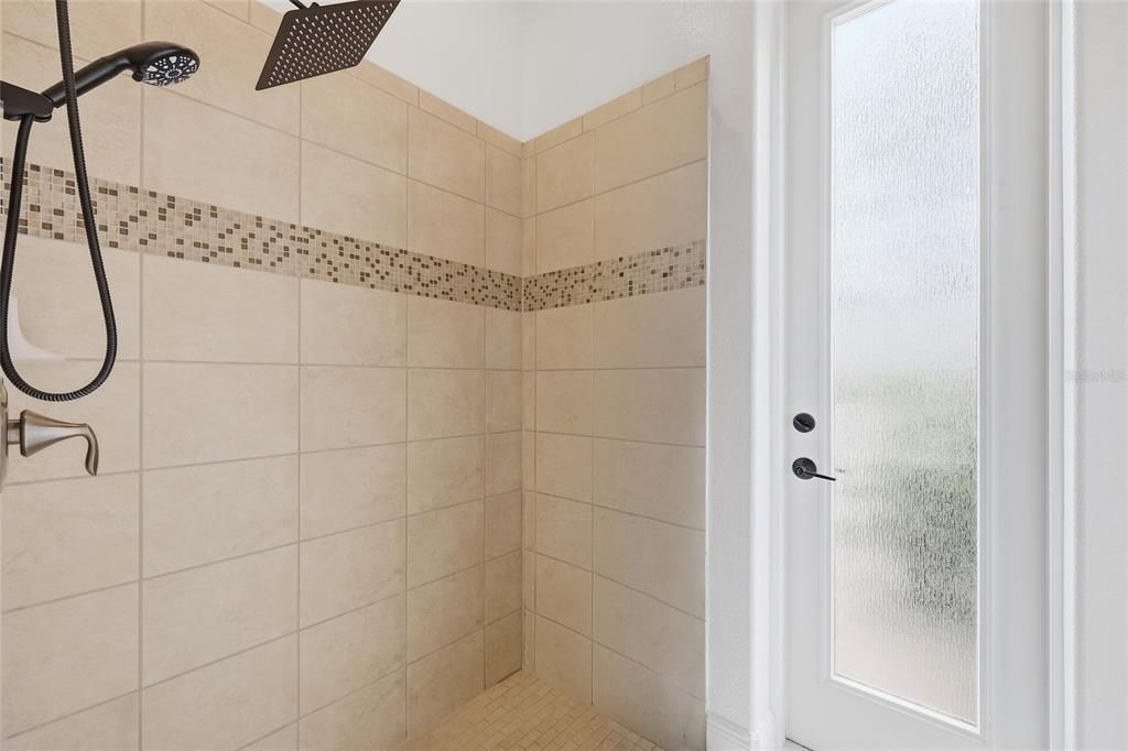 En Venta: $823,900 (4 camas, 3 baños, 2568 Pies cuadrados)