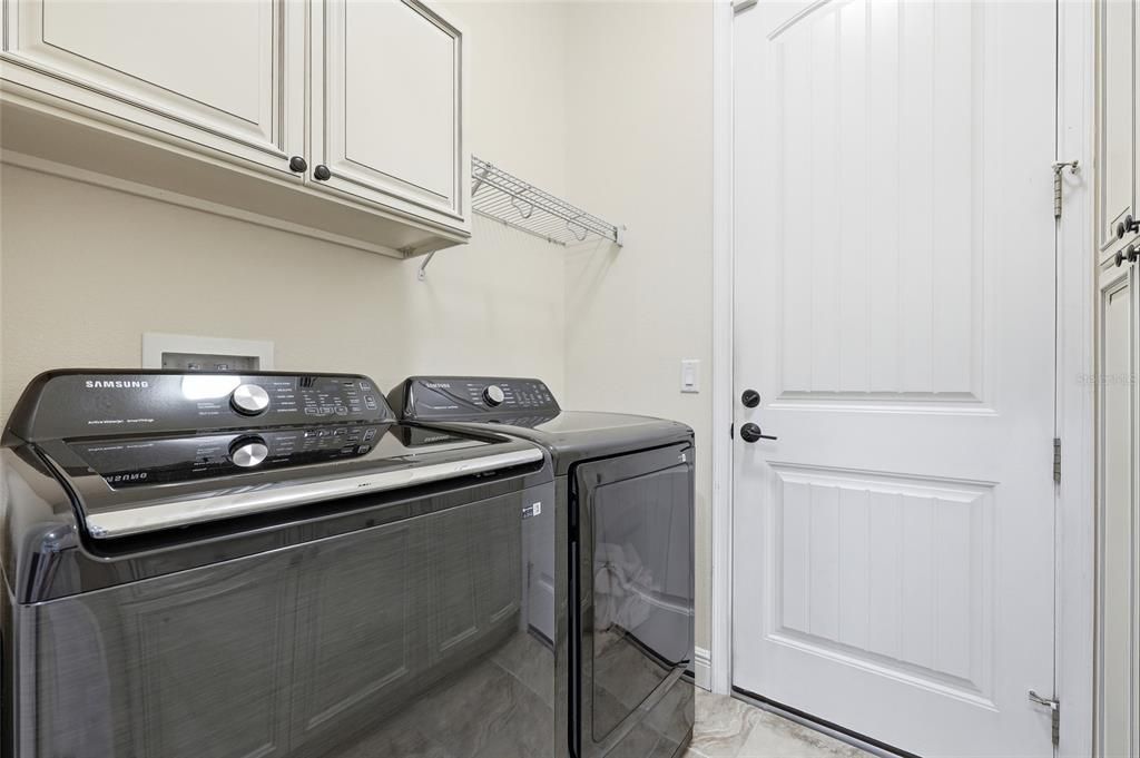 En Venta: $823,900 (4 camas, 3 baños, 2568 Pies cuadrados)