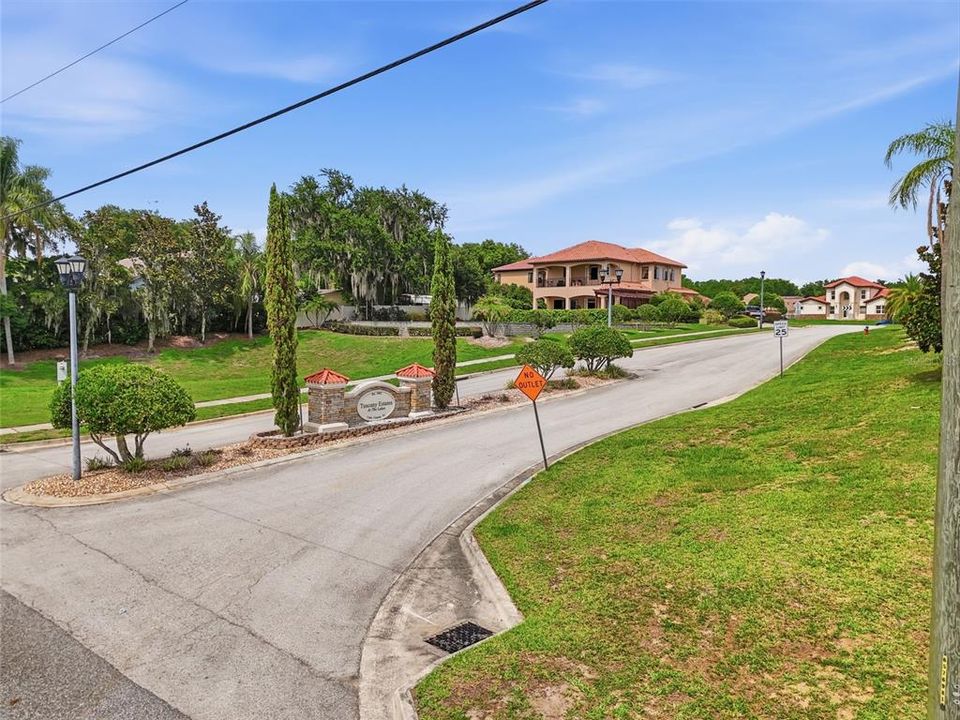 En Venta: $823,900 (4 camas, 3 baños, 2568 Pies cuadrados)