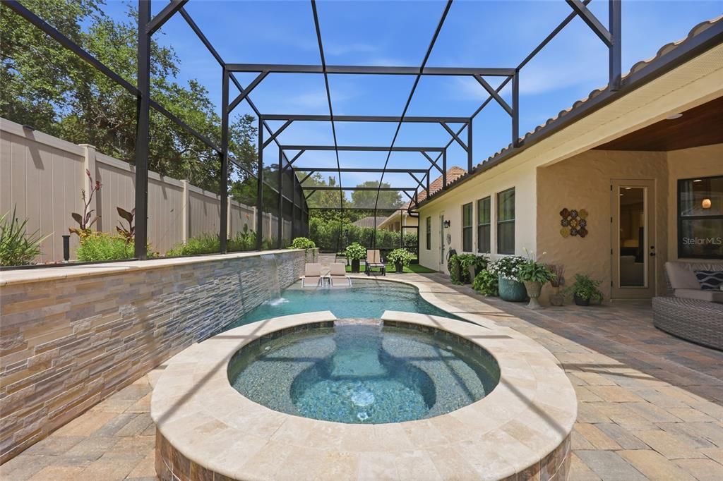 En Venta: $823,900 (4 camas, 3 baños, 2568 Pies cuadrados)