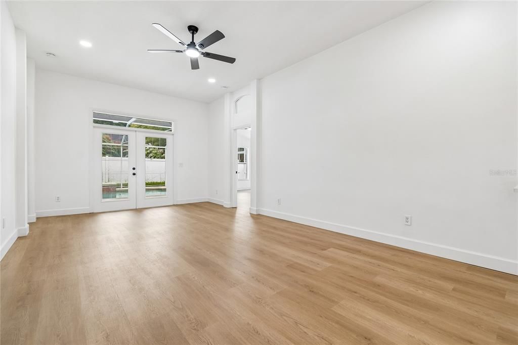For Sale: $489,900 (4 beds, 2 baths, 2078 Square Feet)