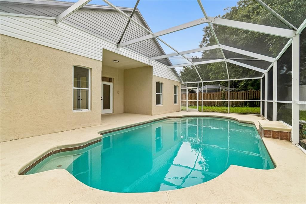 For Sale: $489,900 (4 beds, 2 baths, 2078 Square Feet)