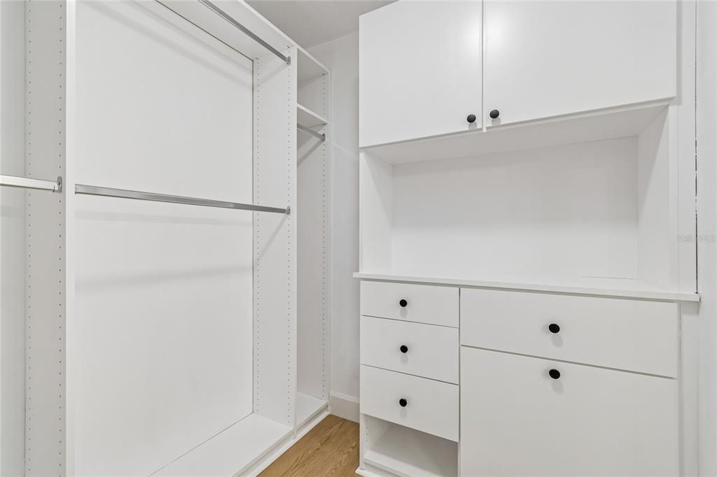 For Sale: $489,900 (4 beds, 2 baths, 2078 Square Feet)