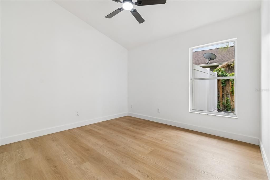 For Sale: $489,900 (4 beds, 2 baths, 2078 Square Feet)