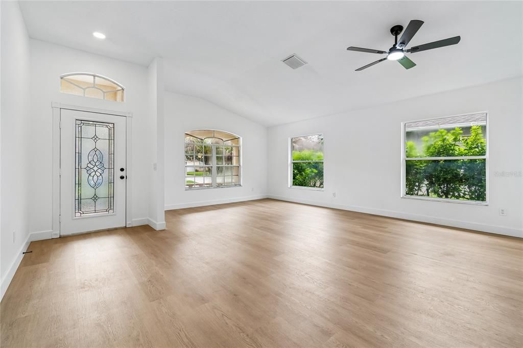 For Sale: $489,900 (4 beds, 2 baths, 2078 Square Feet)