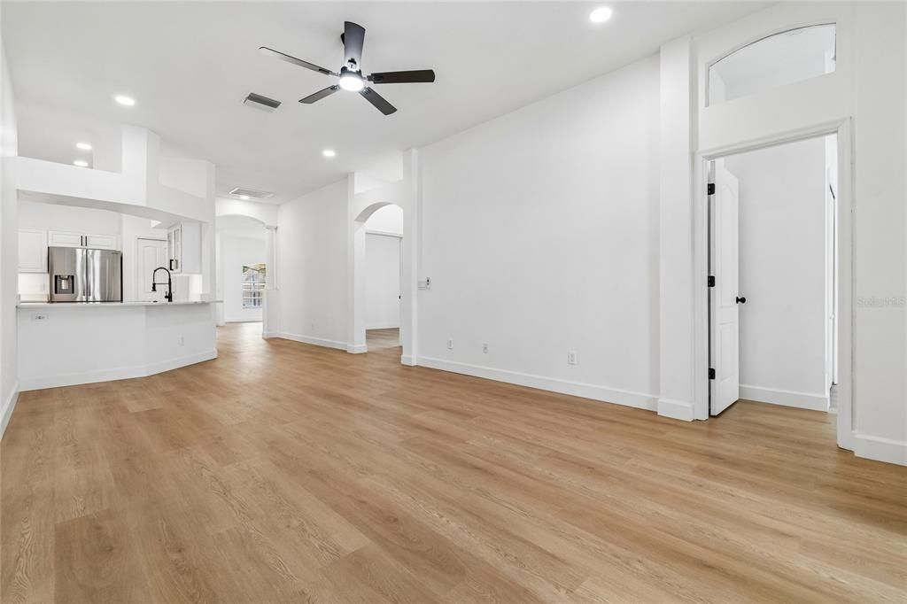 For Sale: $489,900 (4 beds, 2 baths, 2078 Square Feet)