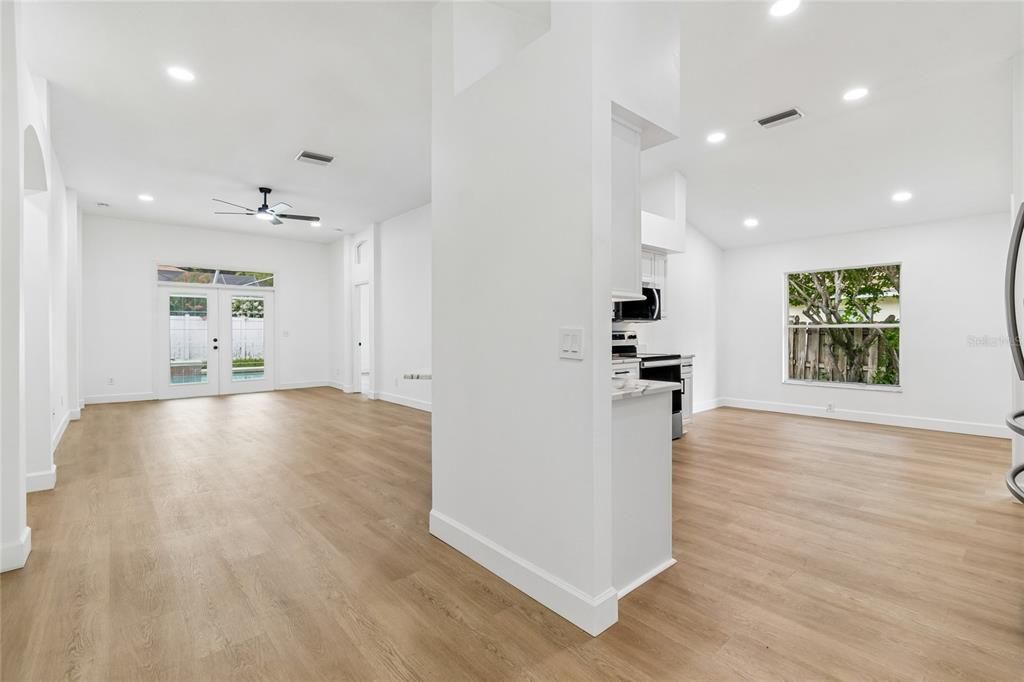 For Sale: $489,900 (4 beds, 2 baths, 2078 Square Feet)