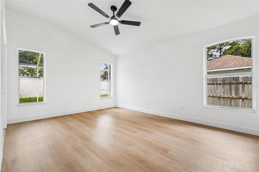 For Sale: $489,900 (4 beds, 2 baths, 2078 Square Feet)