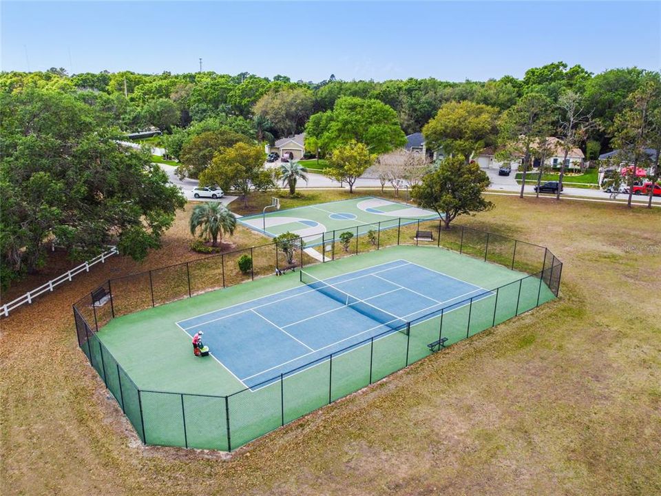 For Sale: $489,900 (4 beds, 2 baths, 2078 Square Feet)