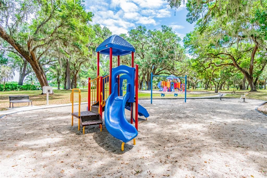 For Sale: $489,900 (4 beds, 2 baths, 2078 Square Feet)