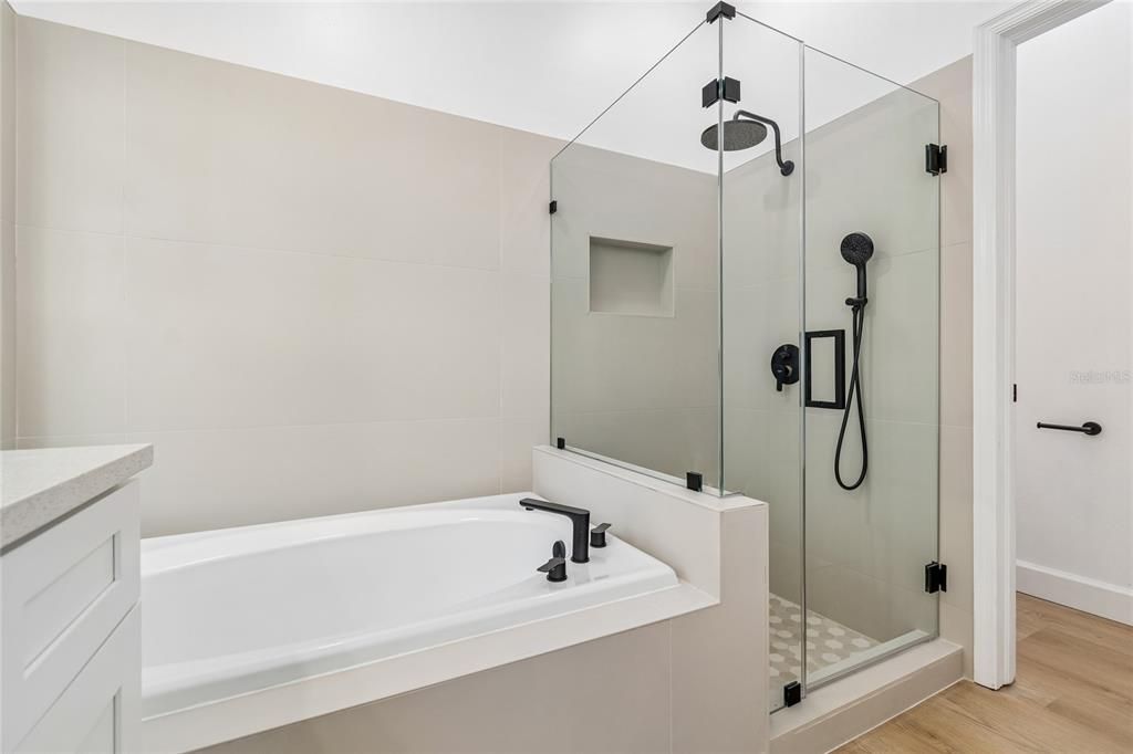 For Sale: $489,900 (4 beds, 2 baths, 2078 Square Feet)