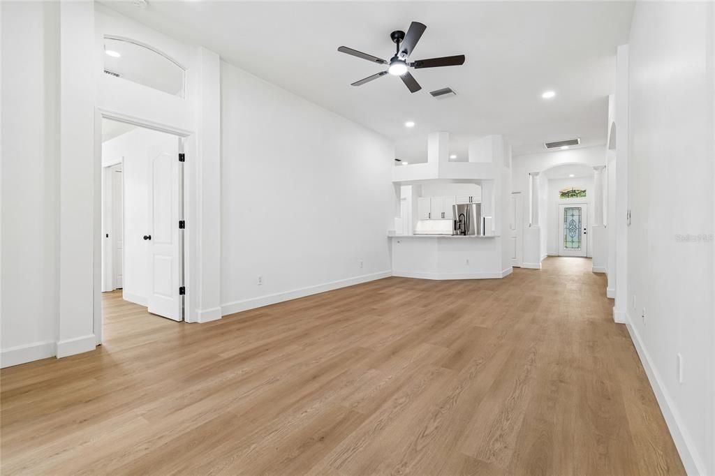 For Sale: $489,900 (4 beds, 2 baths, 2078 Square Feet)