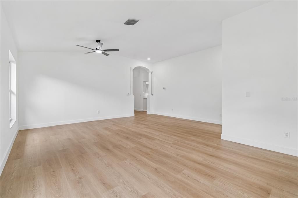 For Sale: $489,900 (4 beds, 2 baths, 2078 Square Feet)