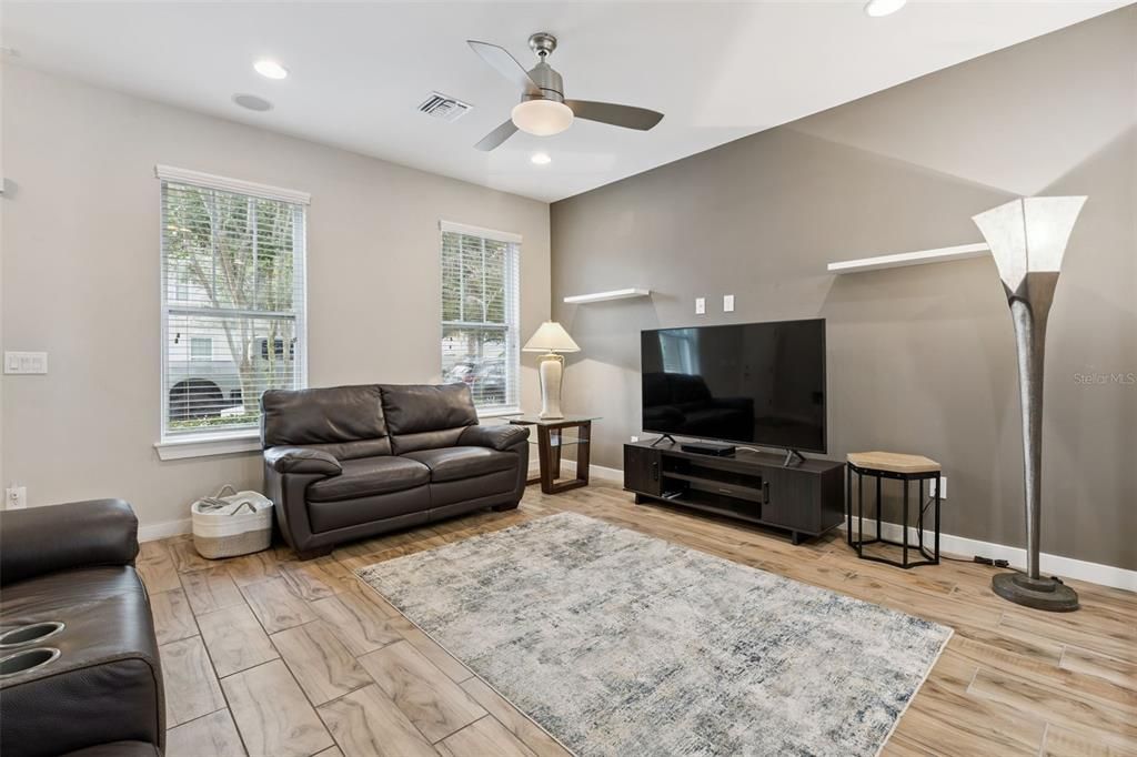 В аренду: $2,795 (3 спален, 2 ванн, 1628 Квадратных фут)