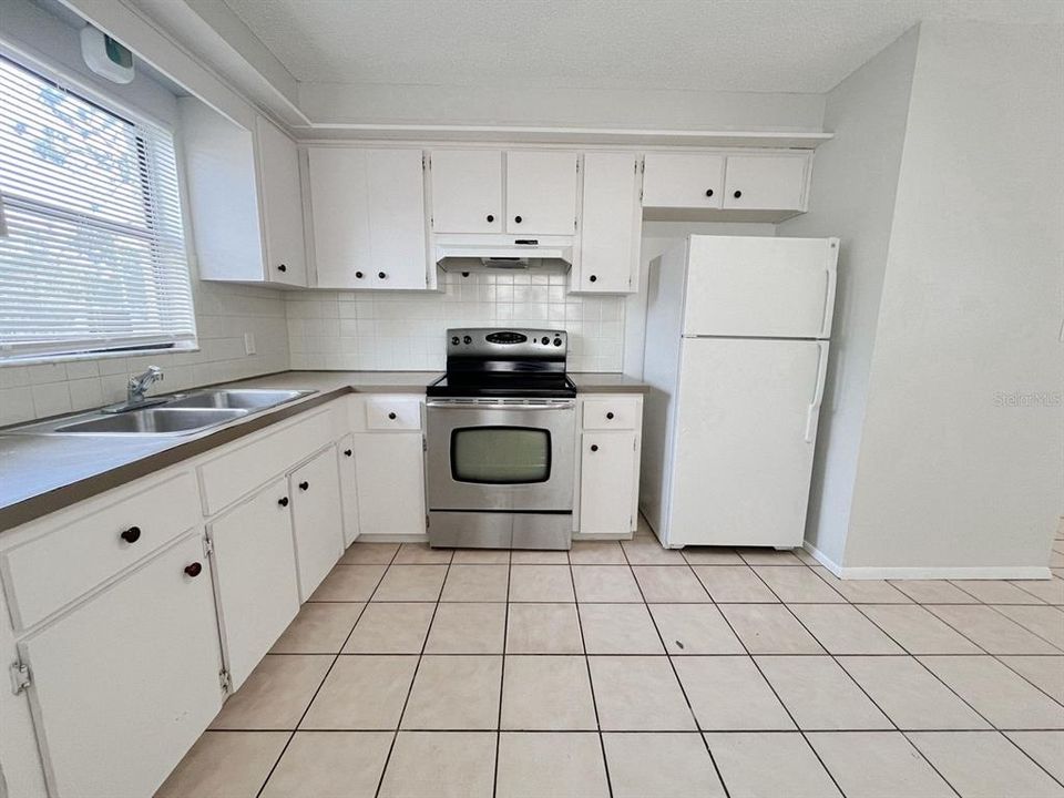 For Rent: $1,450 (2 beds, 1 baths, 1568 Square Feet)