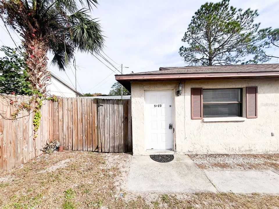 For Rent: $1,450 (2 beds, 1 baths, 1568 Square Feet)