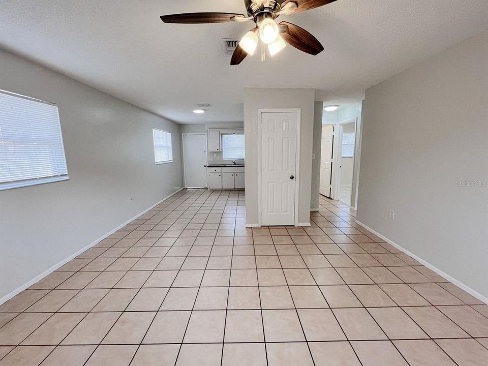 For Rent: $1,450 (2 beds, 1 baths, 1568 Square Feet)