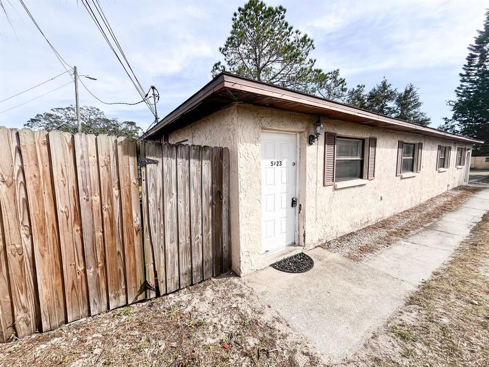 For Rent: $1,450 (2 beds, 1 baths, 1568 Square Feet)