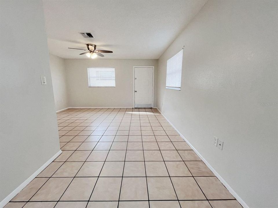 For Rent: $1,450 (2 beds, 1 baths, 1568 Square Feet)