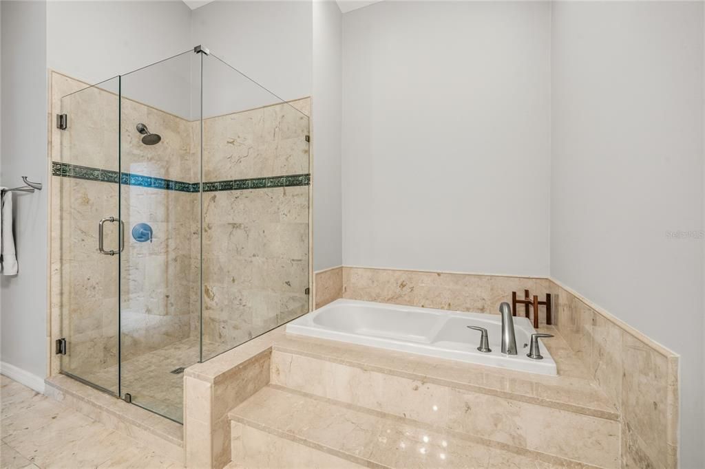 For Sale: $699,900 (3 beds, 2 baths, 2254 Square Feet)