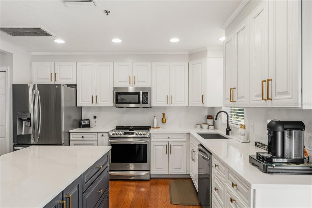 For Sale: $699,900 (3 beds, 2 baths, 2254 Square Feet)