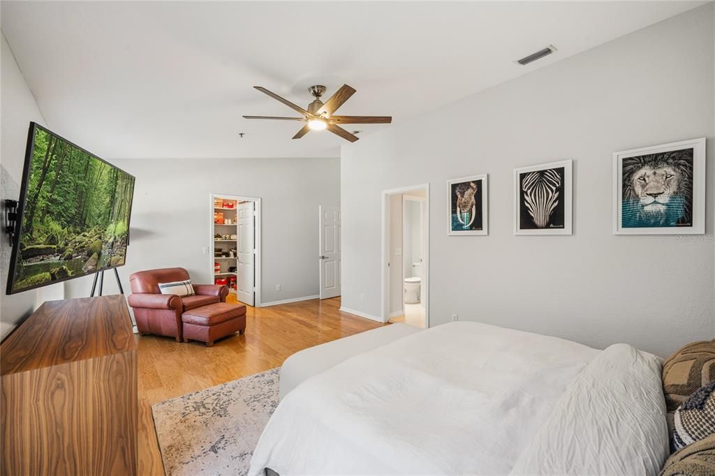For Sale: $699,900 (3 beds, 2 baths, 2254 Square Feet)