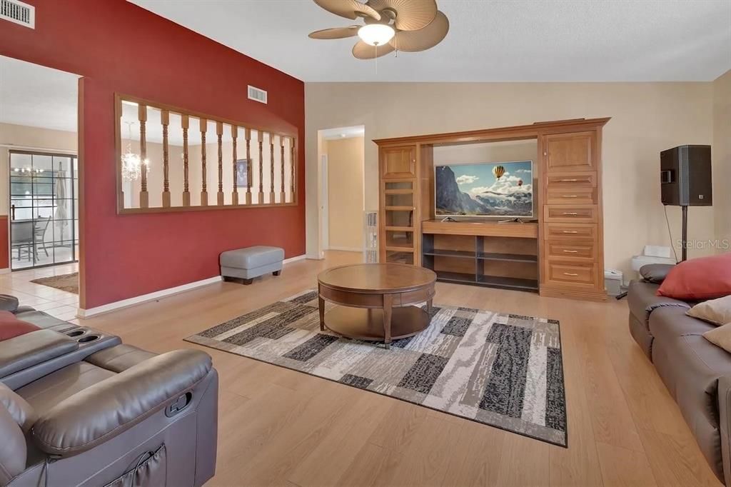 For Sale: $335,000 (3 beds, 2 baths, 1898 Square Feet)