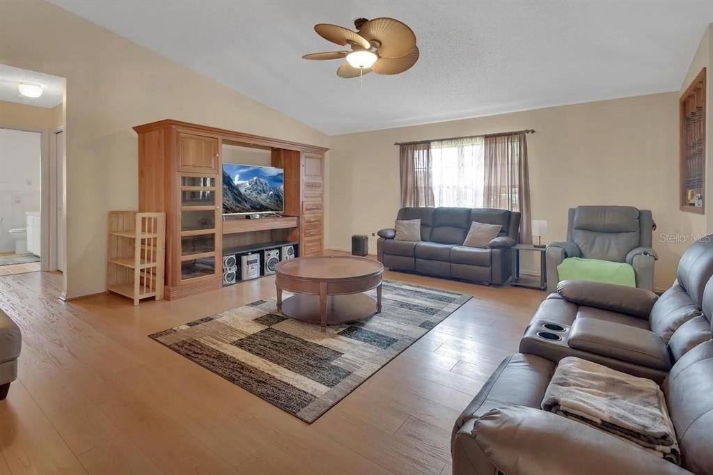 For Sale: $335,000 (3 beds, 2 baths, 1898 Square Feet)