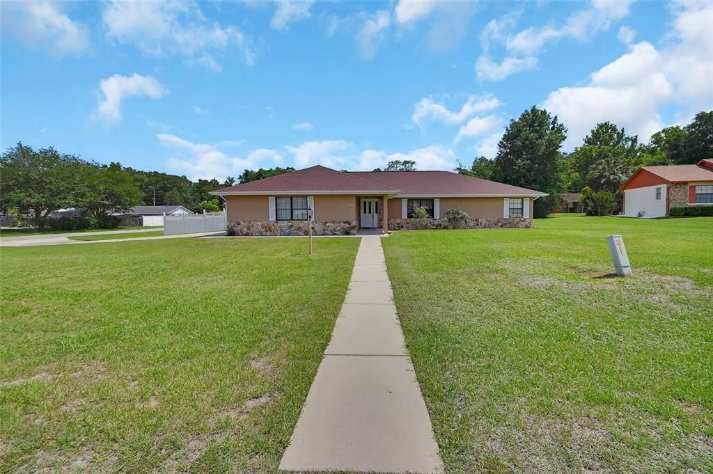 For Sale: $335,000 (3 beds, 2 baths, 1898 Square Feet)