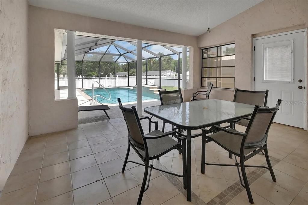 For Sale: $335,000 (3 beds, 2 baths, 1898 Square Feet)