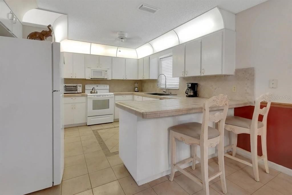 For Sale: $335,000 (3 beds, 2 baths, 1898 Square Feet)