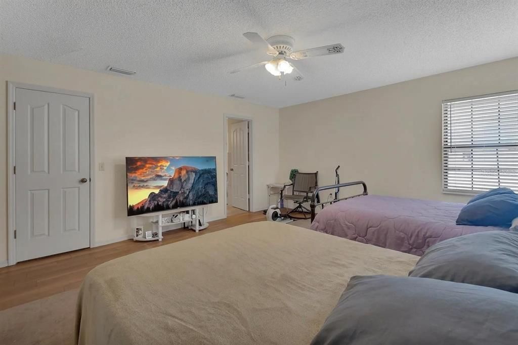 For Sale: $335,000 (3 beds, 2 baths, 1898 Square Feet)