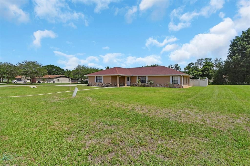 For Sale: $335,000 (3 beds, 2 baths, 1898 Square Feet)