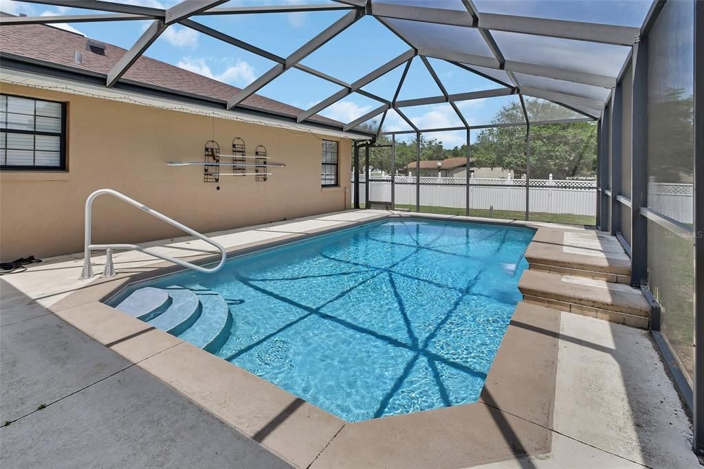 For Sale: $335,000 (3 beds, 2 baths, 1898 Square Feet)