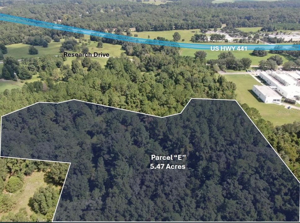 На продажу: $820,500 (5.47 acres)