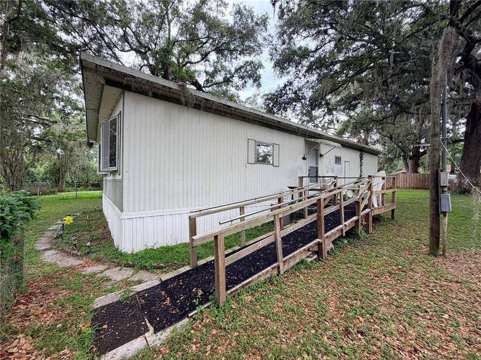 For Sale: $104,999 (2 beds, 2 baths, 1152 Square Feet)