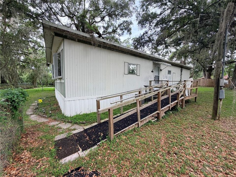 For Sale: $104,999 (2 beds, 2 baths, 1152 Square Feet)