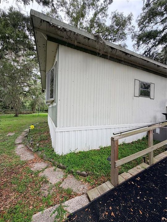 For Sale: $104,999 (2 beds, 2 baths, 1152 Square Feet)