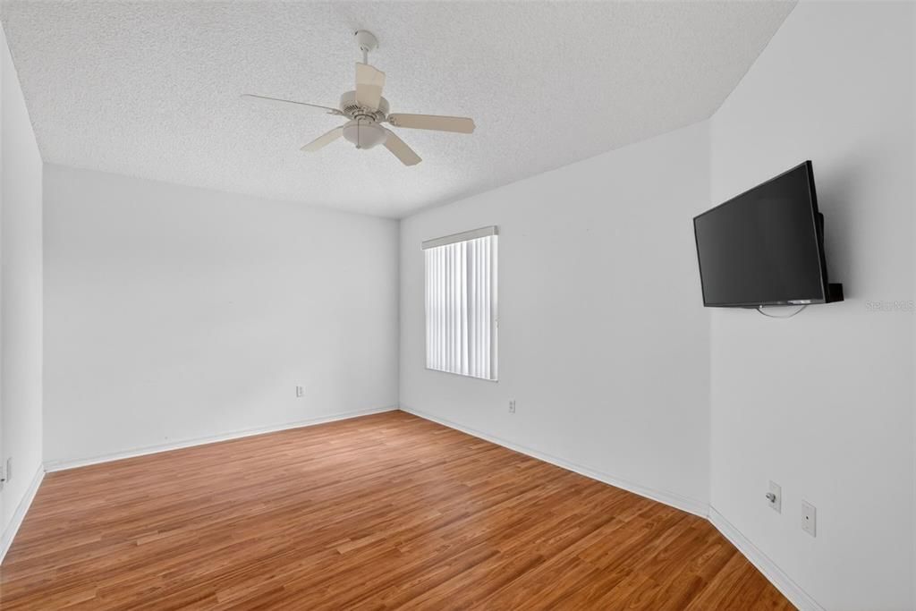На продажу: $359,900 (3 спален, 2 ванн, 1607 Квадратных фут)