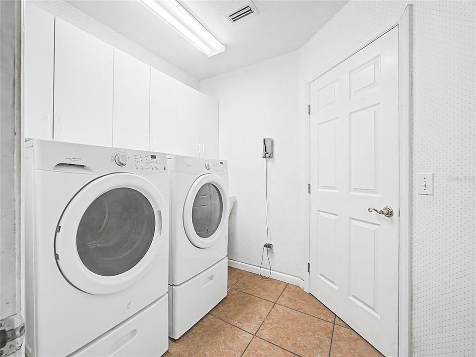 For Sale: $310,000 (3 beds, 2 baths, 1858 Square Feet)
