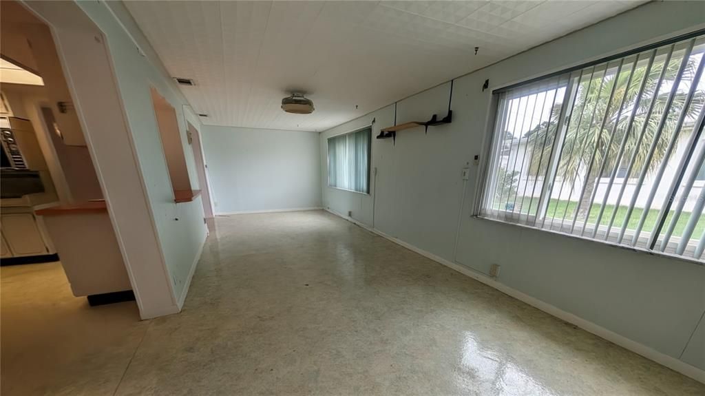 En Venta: $250,000 (2 camas, 2 baños, 1587 Pies cuadrados)