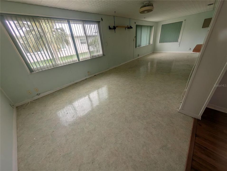 En Venta: $250,000 (2 camas, 2 baños, 1587 Pies cuadrados)