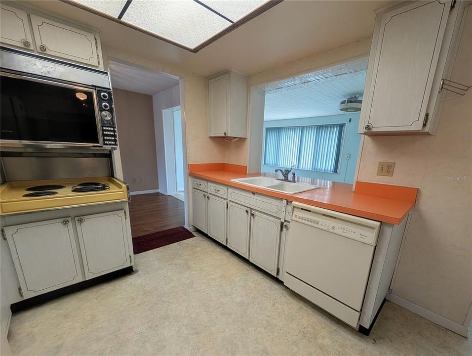 En Venta: $250,000 (2 camas, 2 baños, 1587 Pies cuadrados)