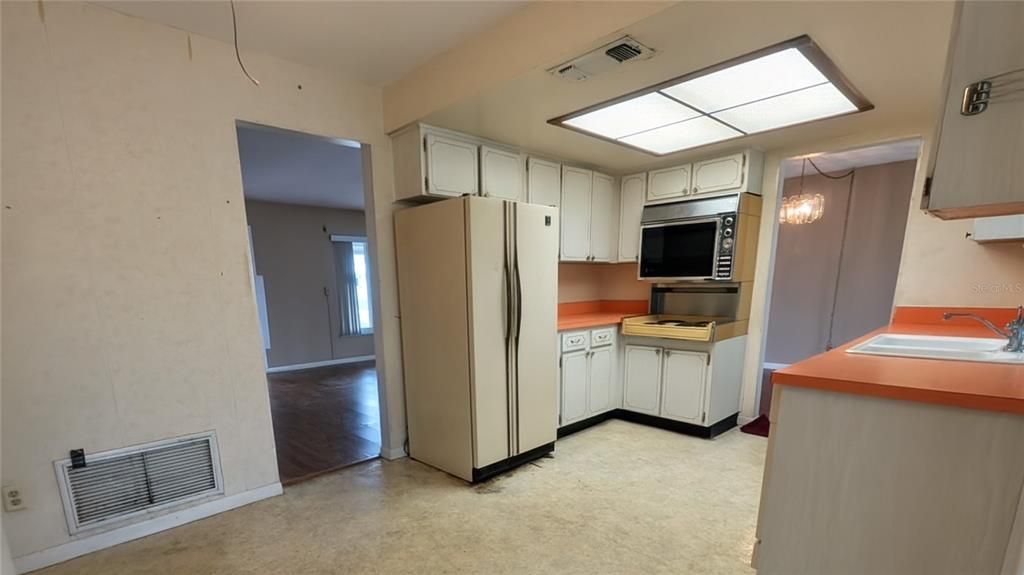 En Venta: $250,000 (2 camas, 2 baños, 1587 Pies cuadrados)
